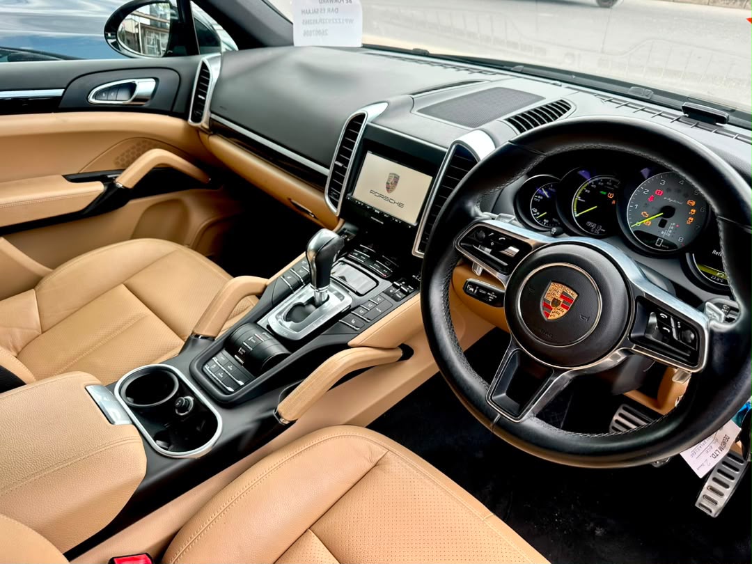 PORSCHE CAYENNE  S e-Hybrid thumbnail 6